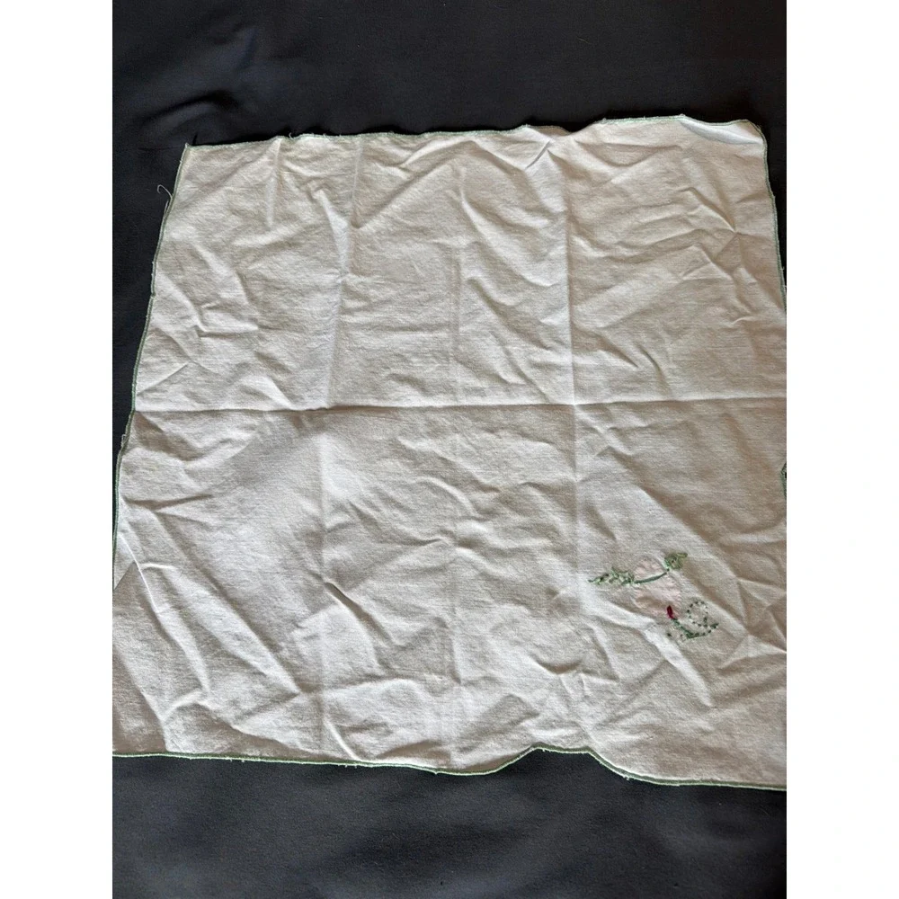 Vintage Hand Embroidered Floral Napkins Set of 7 White Green Scalloped Edge 14in